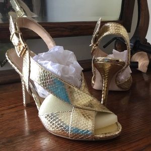 Michael Kors gold reptile shoe Size 6 buckle